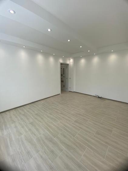 Apartament cu 3 camere semidecomandat în Narcisa