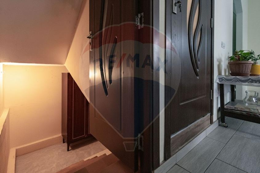Casă individuală cu 6 camere cu Teren 266 Mp în Șagului
