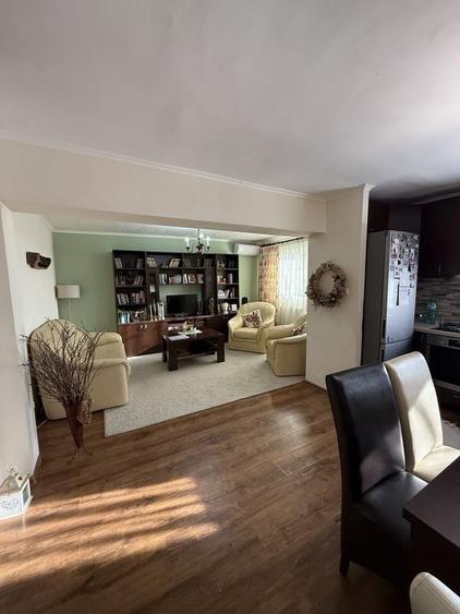 Apartament cu 3 camere decomandat în Nufărul