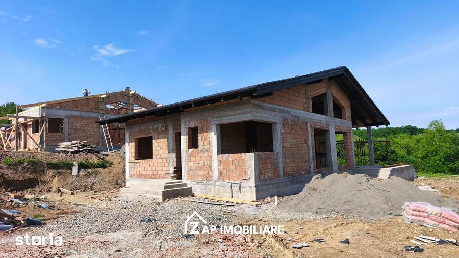 Casă cu 4 camere cu Teren 700 Mp în Livezeni