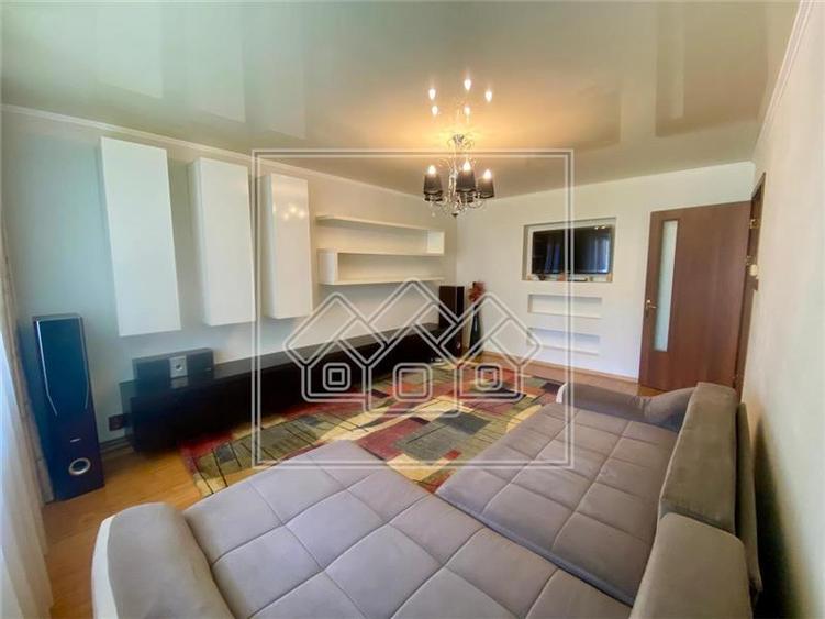 Apartament cu 3 camere decomandat în Turnișor