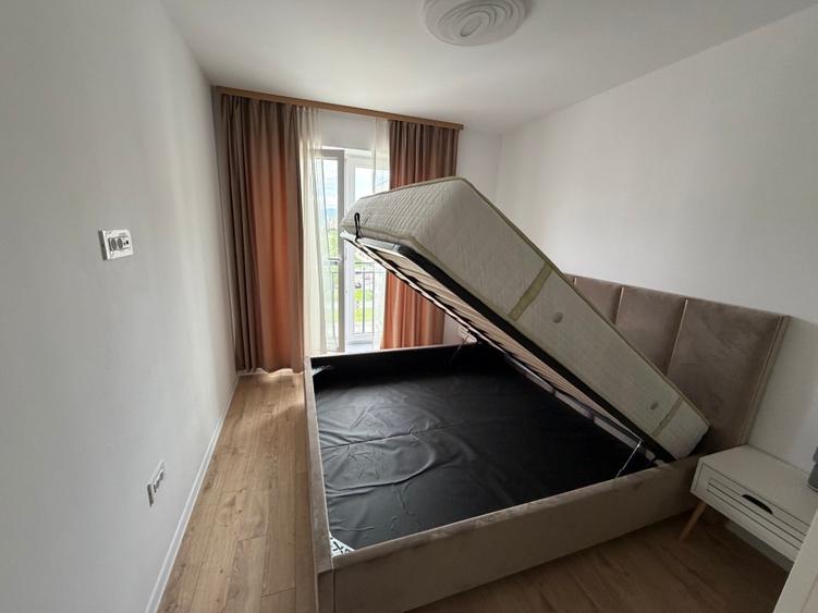 Apartament cu 2 camere decomandat în Tractorul