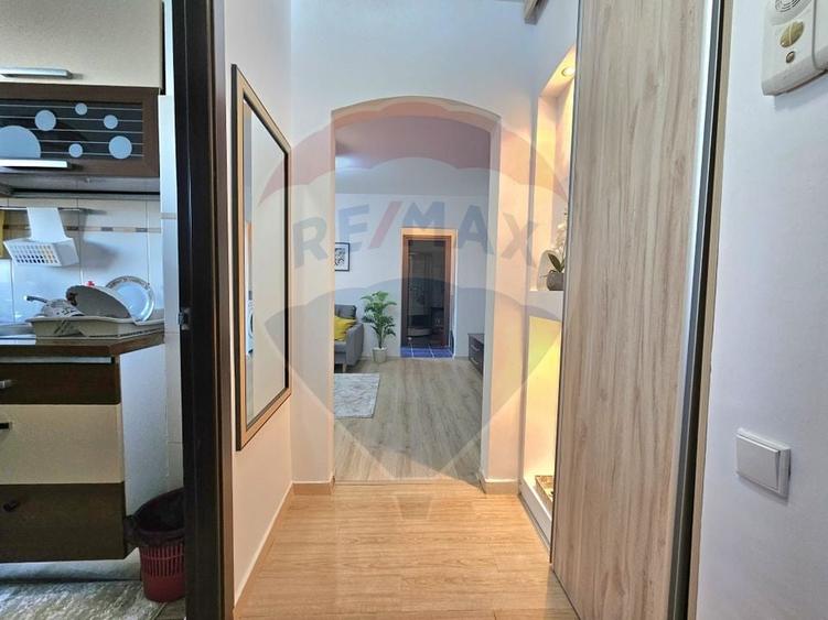 Apartament cu 2 camere semidecomandat, mobilat în City Park Mall