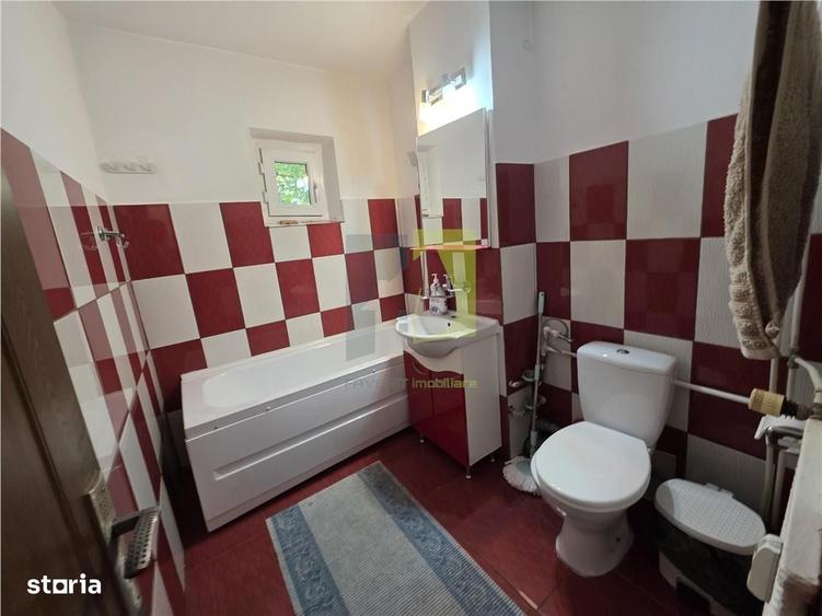 Apartament cu 2 camere decomandat în Rovine