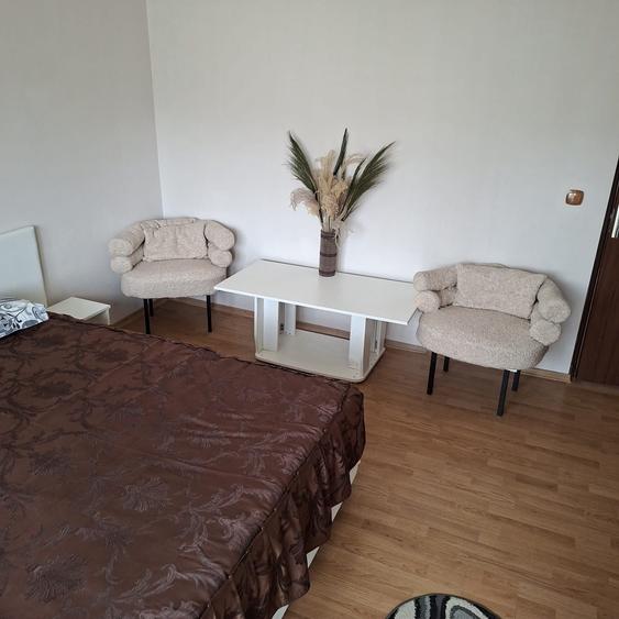 Casă cu 4 camere în Malu cu Flori