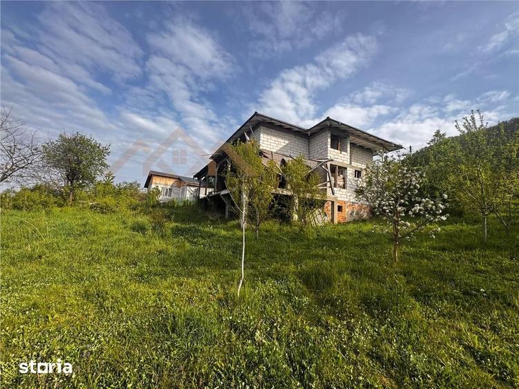 Casă cu 4 camere cu Teren 2341 Mp în Cicârlău
