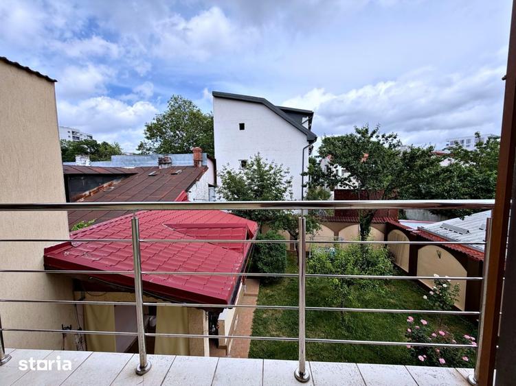 Casă cu 8 camere cu Teren 471 Mp în Centrul Civic