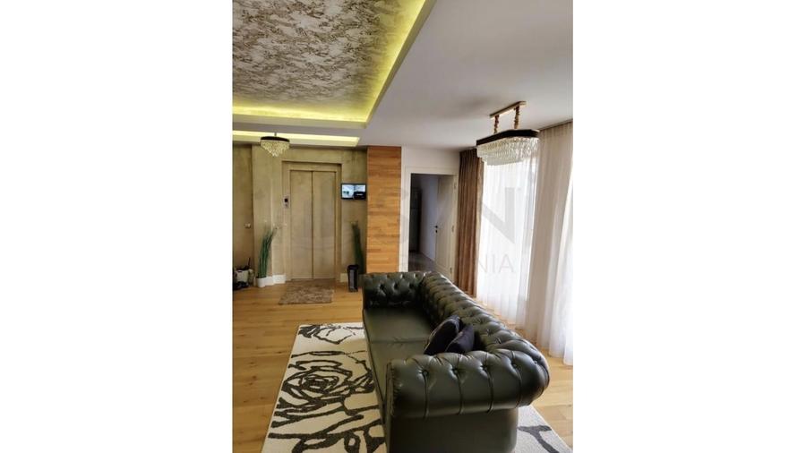 Apartament cu 5 camere decomandat în Sisești