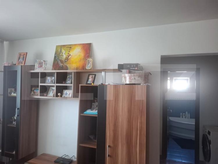 Apartament cu 2 camere semidecomandat, mobilat în Micro 11
