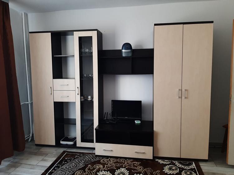 Garsonieră decomandată în Șcheia
