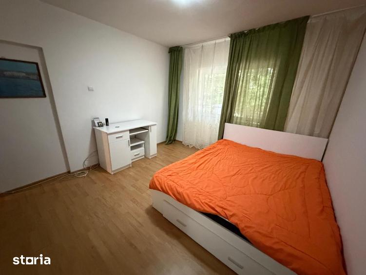 Apartament cu 3 camere decomandat în Rahova