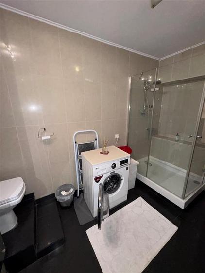 Apartament cu 4 camere semidecomandat, mobilat în Central