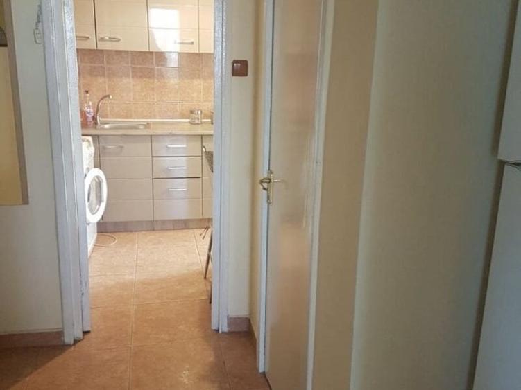 Apartament cu 3 camere decomandat în Berceni