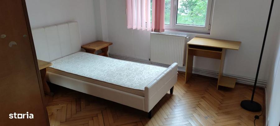 Apartament cu 3 camere decomandat în Valea Cetății