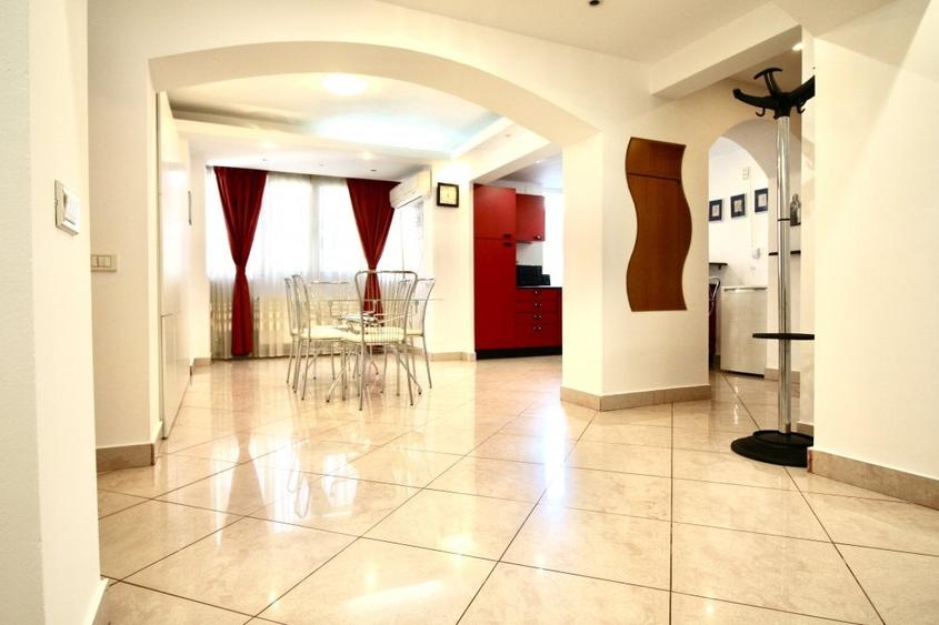 Apartament cu 4 camere semidecomandat în Universitate