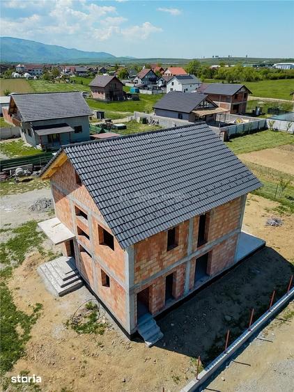 Casă cu 5 camere cu Teren 400 Mp în Central