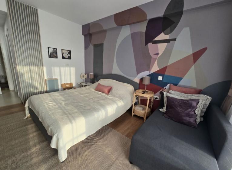Apartament cu 4 camere decomandat în Central