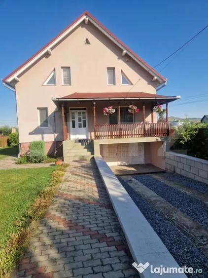 Casă cu 7 camere cu Teren 830 Mp în Central