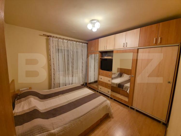 Apartament cu 3 camere decomandat, mobilat în Rovine