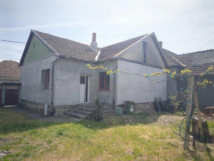Casă cu 2 camere cu Teren 2500 Mp în Uileacu de Criș