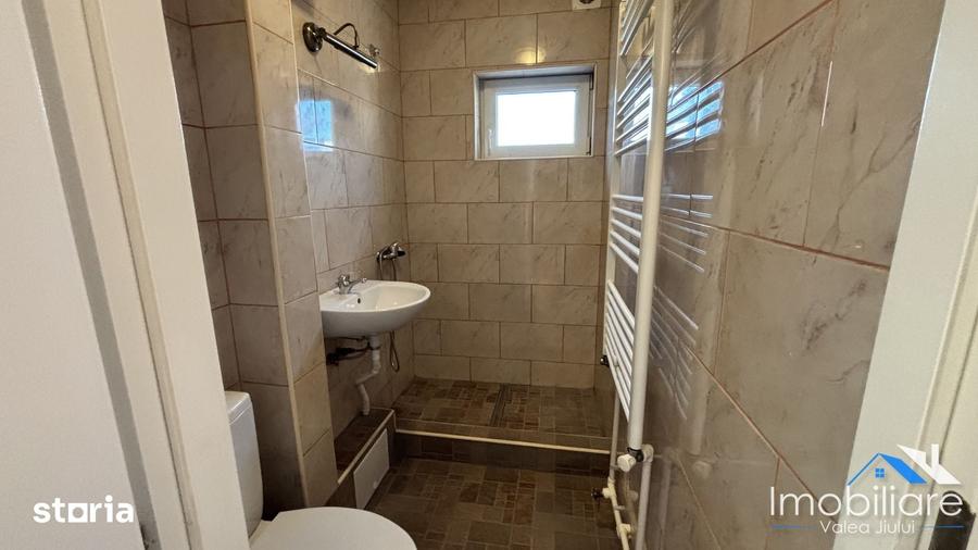 Apartament cu 3 camere decomandat în Petros