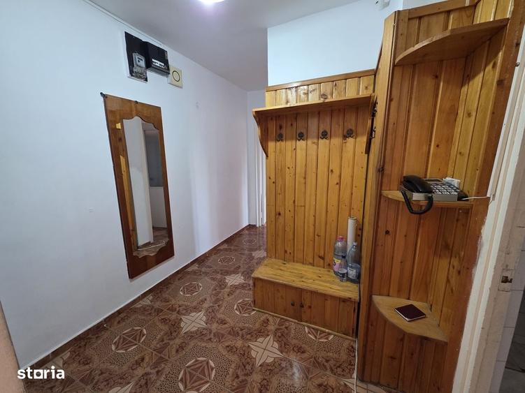 Apartament cu 3 camere decomandat în Astra