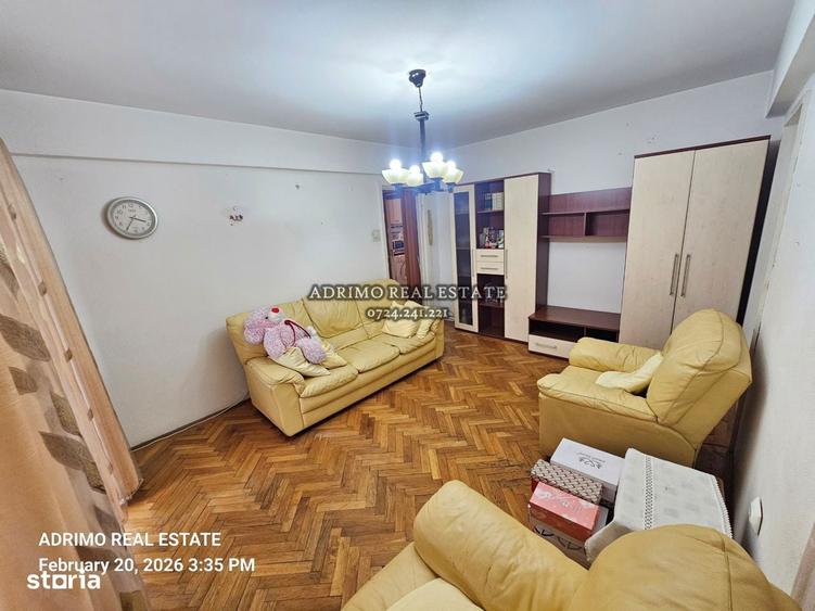 Apartament cu 3 camere semidecomandat în Central