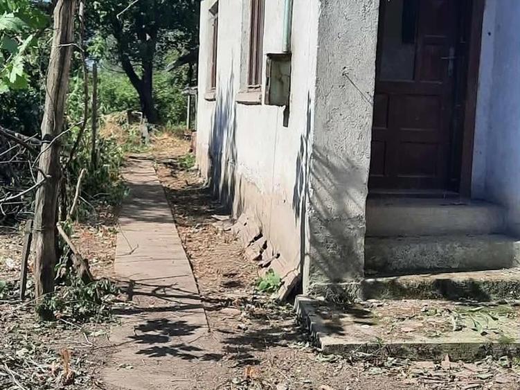 Casă individuală cu 3 camere cu Teren 2500 Mp în Moțăței