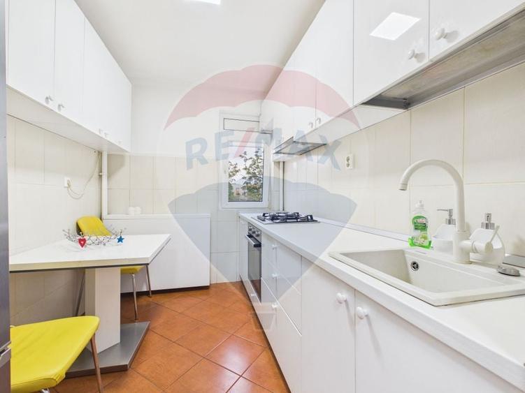 Apartament cu 2 camere semidecomandat, mobilat în Titan