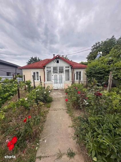Casă cu 3 camere cu Teren 1300 Mp în Central
