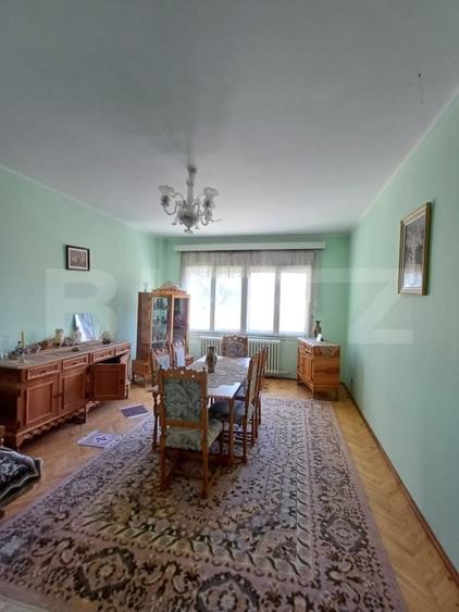 Casă individuală cu 7 camere cu Canalizare în Nord-Vest