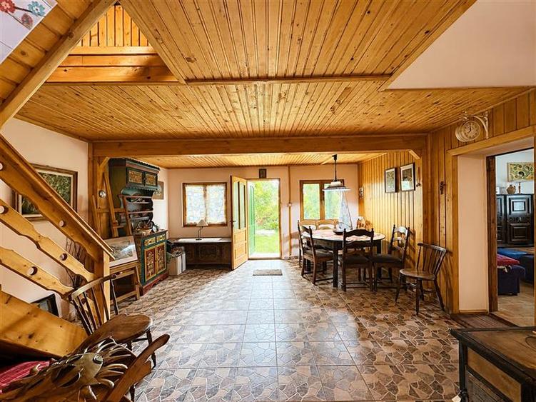 Casă individuală cu 4 camere cu Teren 2200 Mp în Băcel