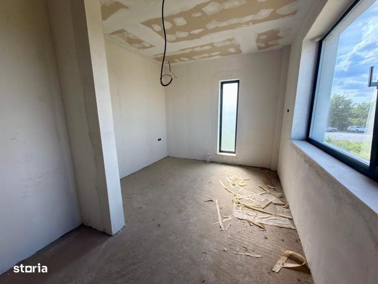 Casă cu 4 camere cu Teren 380 Mp în Cârcea