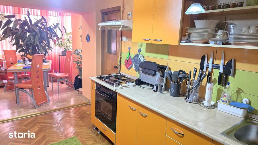 Vand apartament cu 3 camere Deva, etaj 1, din anul 2000, 157 mp, BOXA - 2