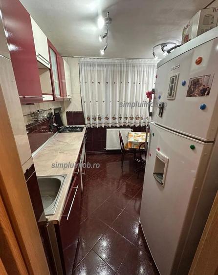 Apartament cu 4 camere decomandat, mobilat în Titan