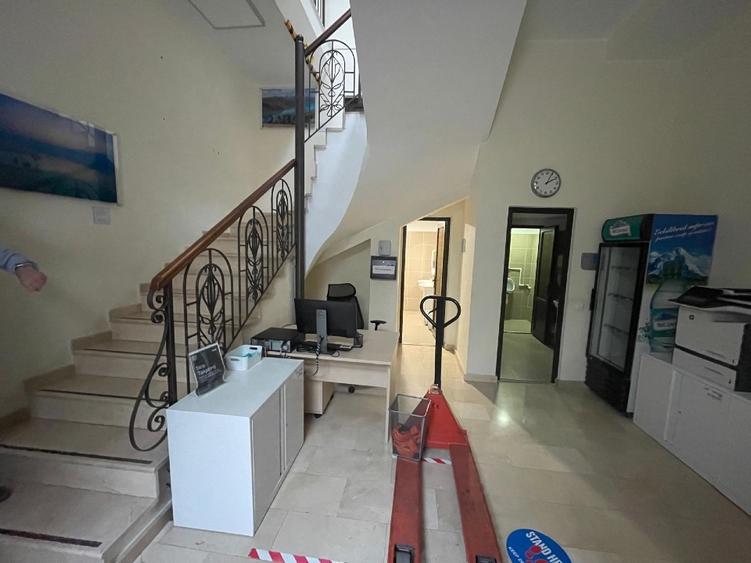 Casă cu 7 camere cu Canalizare în Ultracentral