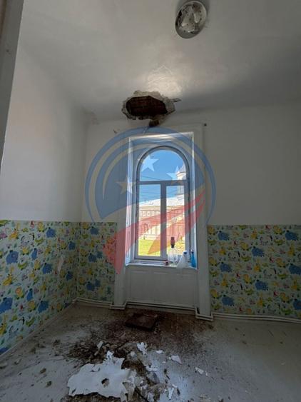 Casă individuală cu 10 camere cu Canalizare în Ultracentral