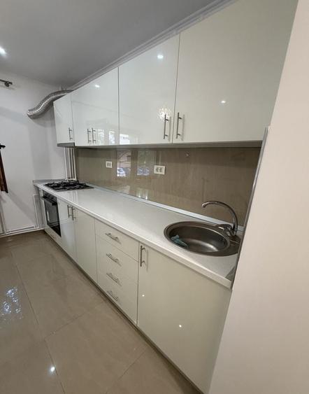 Garsonieră decomandată, mobilată în Decebal