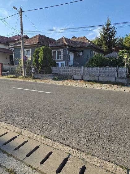 Casă cu 3 camere decomandat cu Teren 875 Mp în Central