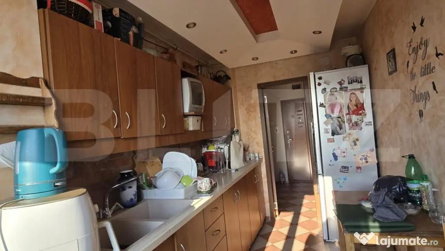 Apartament cu 3 camere decomandat în Micro 14