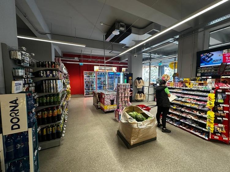 Spațiu comercial, de 812 mp, în Republicii