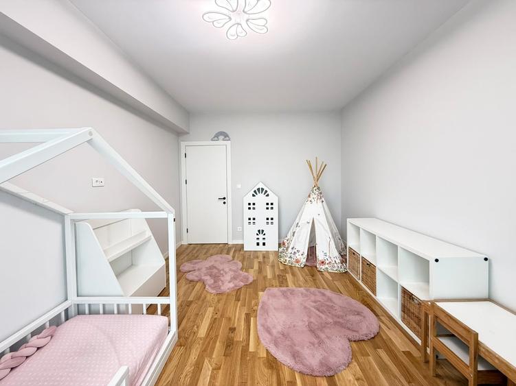 Apartament cu 3 camere decomandat în Străulești