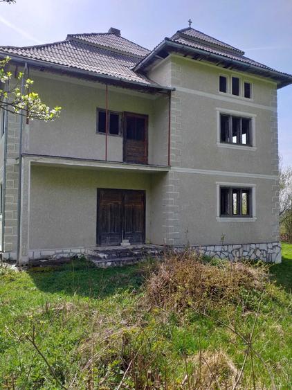 Casă cu 4 camere în Roșia Montană