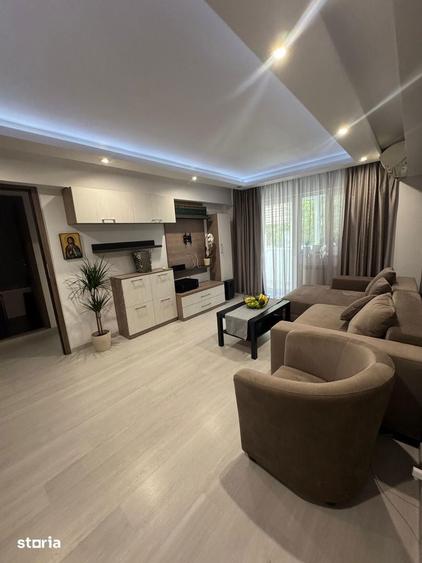Apartament cu 3 camere semidecomandat în Colentina
