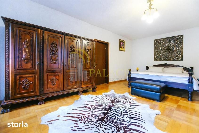 Casă cu 8 camere cu Teren 1000 Mp în Central