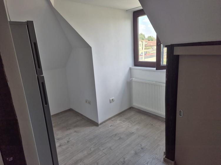 Apartament cu 2 camere decomandat, mobilat în Dumbrăvița