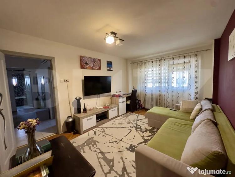 Apartament cu 3 camere decomandat în Central