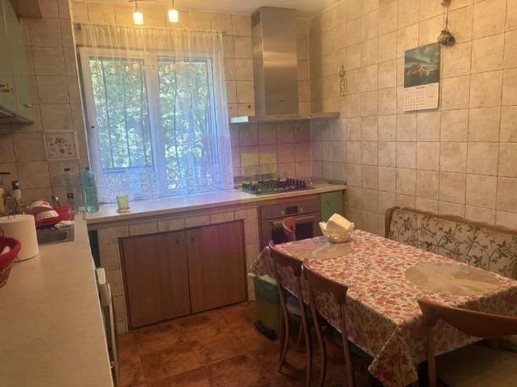 Apartament cu 4 camere semidecomandat în Militari