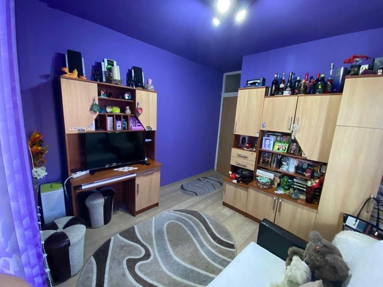 Apartament cu 3 camere decomandat în Tudor