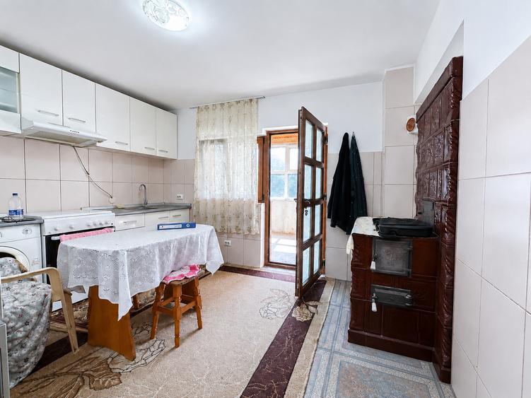 Casă individuală cu 5 camere cu Teren 2002 Mp în Central